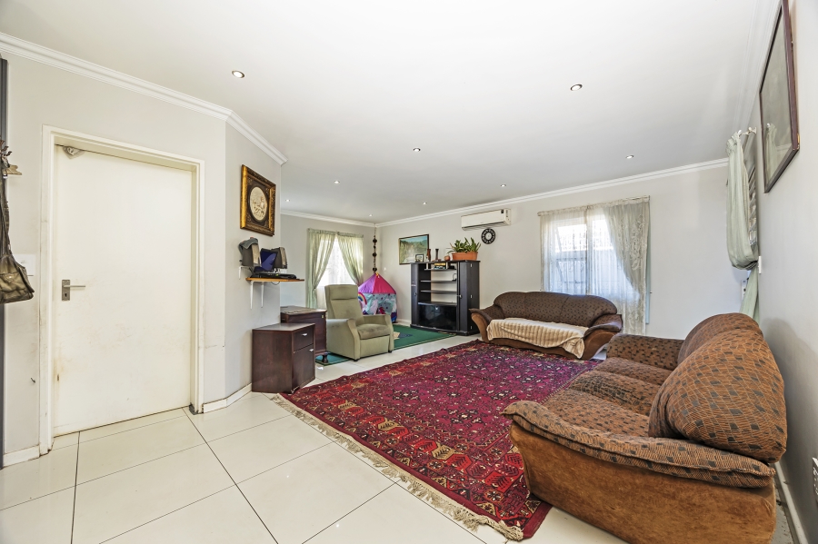 3 Bedroom Property for Sale in Zonnendal Western Cape